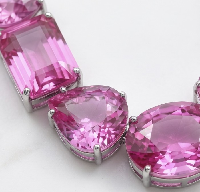 Tiffany - Magnificent 243.5 carat Pink Sapphire .925 Sterling Silver handcrafted Large Statement necklace - Close-up of pink sapphire stones in sterling silver setting.