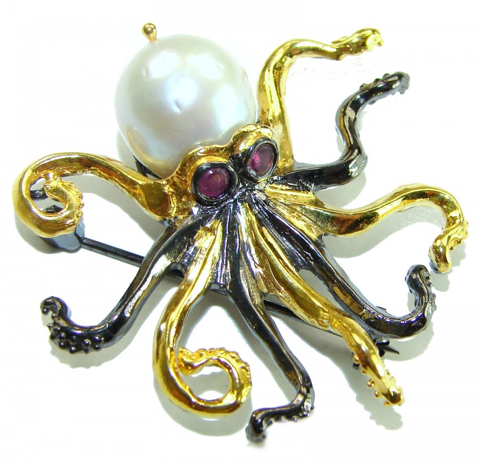 Octopus real Pearl 18K Gold over .925 Sterling Silver handmade Pendant - Octopus brooch with pearl, 18K gold over silver, front view.