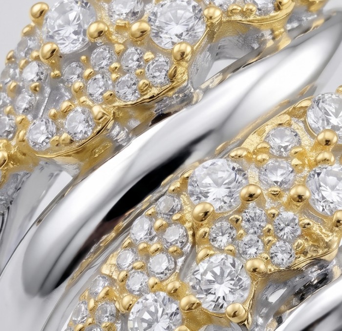Natural 4.5 carat White Topaz 2 tones .925 Sterling Silver handcrafted ring; s. 6 - Close-up of two-tone sterling silver ring with white topaz stones.