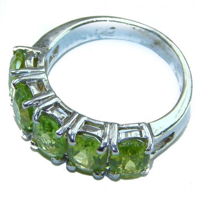 Authentic 11.9 carat Peridot .925 Sterling Silver handmade Ring s. 6 1/4 - Side view of sterling silver ring with five green peridot stones.