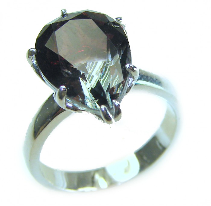 From dawn to dusk authentic 11.2 carat Brazilian Smoky Topaz .925 Sterling Silver Perfectly handcrafted Ring s. 6 - Close-up of a smoky topaz ring showing stone and setting detail