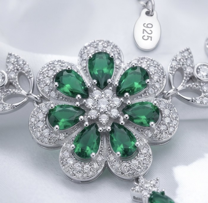 Giovanna - Authentic 10.9 carat Colombian Emerlad .925 Sterling Silver handcrafted Statement necklace - Close-up of Giovanna Colombian emerald sterling silver flower pendant
