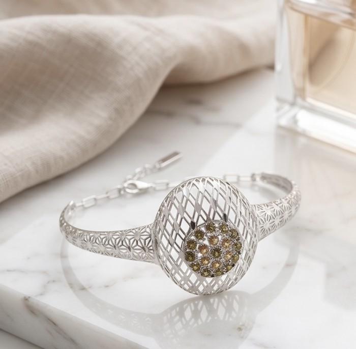 Casablanca - authentic 2.2 carat yellow Sapphire .925 Sterling Silver Bracelet - Elegant lattice-designed bracelet with yellow sapphires, top view.