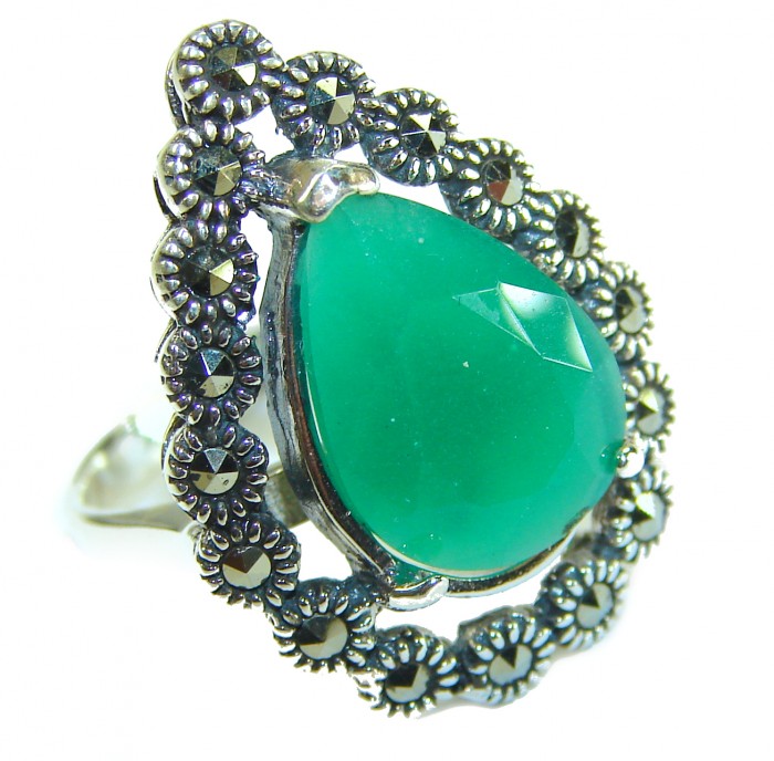 Stella - Very Unique authentic 11.5 carat Jade .925 Sterling Silver handcrafted Ring s. 7 1/4 - Close-up of a sterling silver ring with green jade stone.
