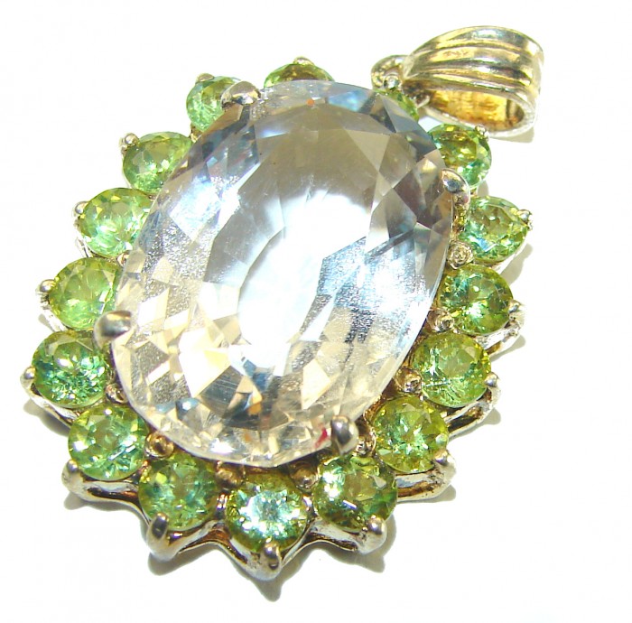 Luxury genuine 18.5 CARAT Champagne Topaz Peridot .925 Sterling Silver handmade Pendant - Close-up of luxury Champagne Topaz and Peridot pendant with top view