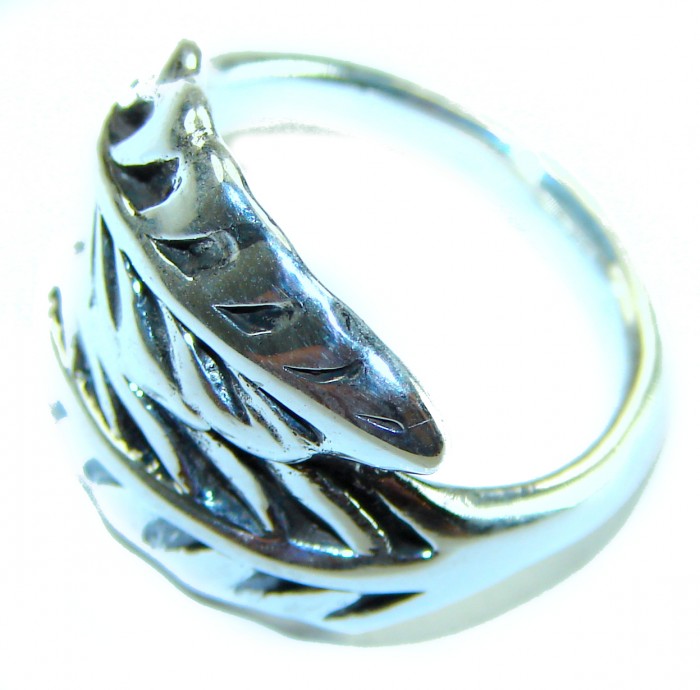 Casablanca Italy made .925 Sterling Silver brilliantly handcrafted ring s. 7 3/4 - Sterling silver ring with leaf design, side view.