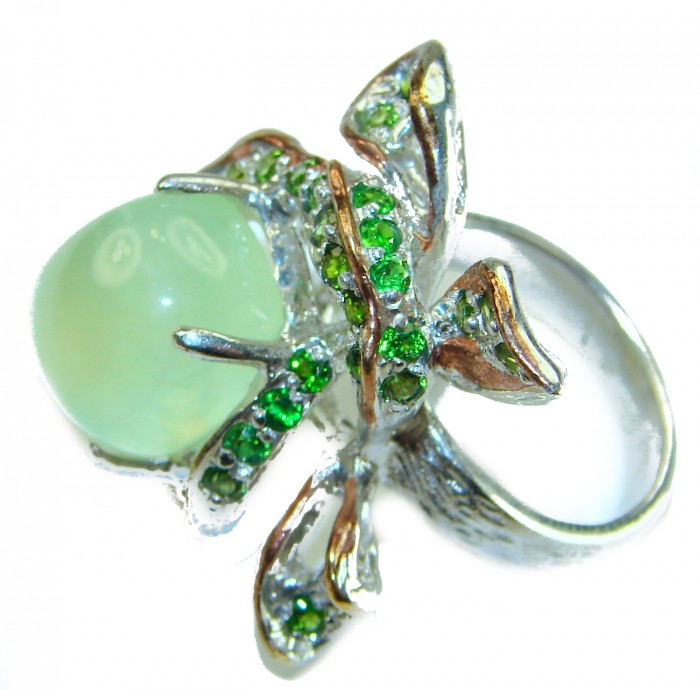 MAGIG FLOWER Best quality Prehnite .925 Sterling Silver handcrafted LARGE Ring Size 9 - Sterling silver ring with prehnite, top view, intricate green stone details.