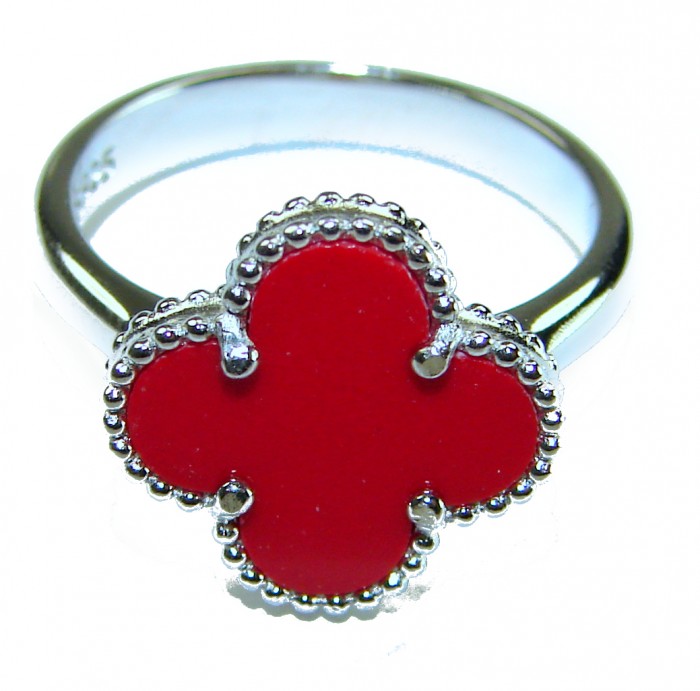 A four-leaf clover Coral .925 Sterling Silver handcrafted ring s. 8 - Four-leaf clover coral sterling silver ring, top view.