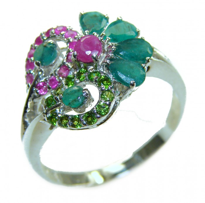 Luxurious 10.5 carat Emerald Ruby .925 Sterling Silver handcrafted Cocktail Ring s. 9 - Side view of luxurious emerald and ruby sterling silver ring