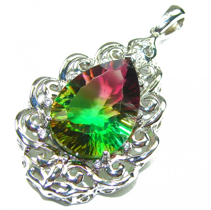 25.2 carat pear cut Brazilian Tourmaline .925 Sterling Silver Perfectly handcrafted pendant - Close-up of 25.2 carat pear-cut Brazilian tourmaline pendant