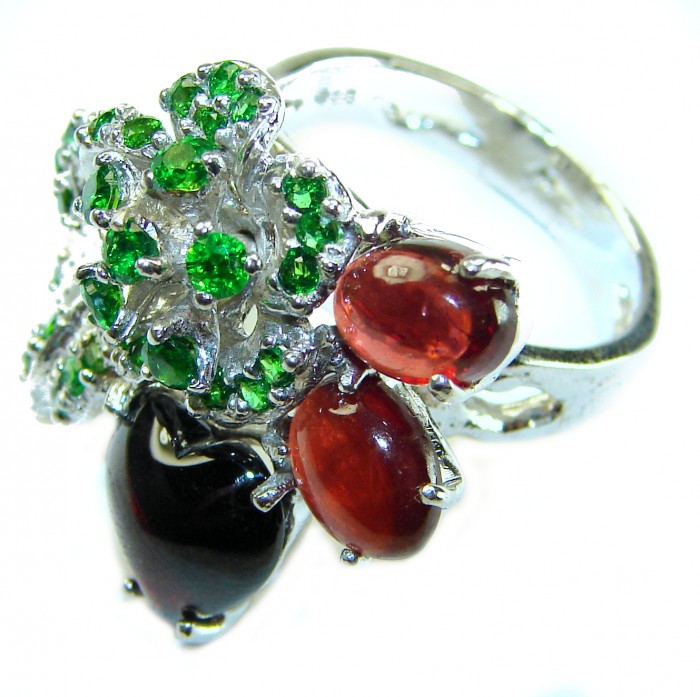 Red Heart 15.5 carat Garnet .925 Sterling SilverLARGE STATEMENT handcrafted ring; s. 8 1/4 - Close-up of a red and green gemstone ring with sterling silver setting.