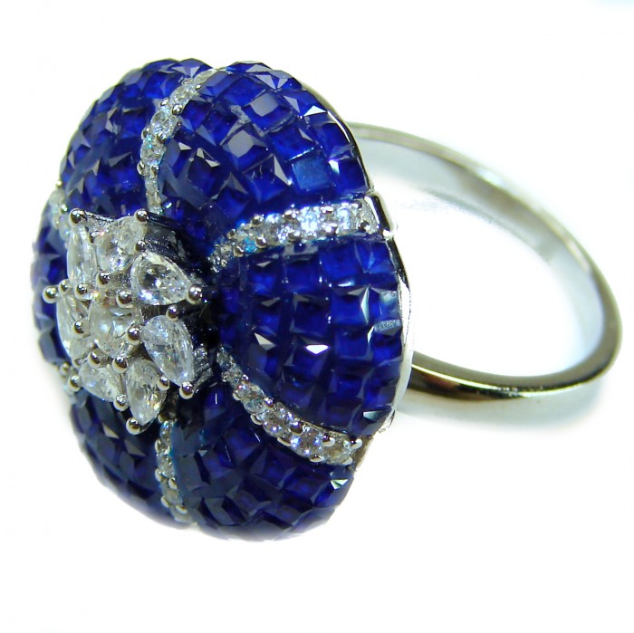 Born to Glam 22.2 carat natural Sapphire .925 Sterling Silver Perfectly handcrafted Ring s. 6 1/4 - Close-up of blue sapphire flower ring in sterling silver.