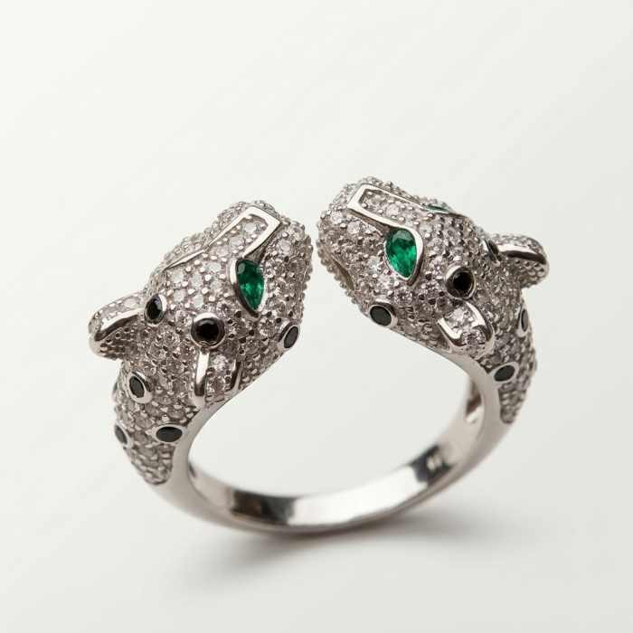 Panthère 4.5 carat Emerald black enamel .925 Sterling Silver handcrafted Statement Ring size 10 - Top view of Panthère ring with emerald and enamel details