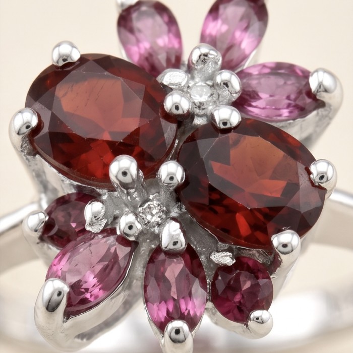 Precious Garnet - authentic 5.2 carat Garnet .925 Sterling Silver Ring size 9 - Close-up of garnet and pink gemstone floral ring design.