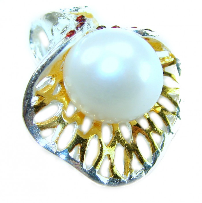 Real Freshwater Pearl 18K Gold over .925 Sterling Silver handmade Pendant - Close-up of pearl and gold detail on sterling silver pendant
