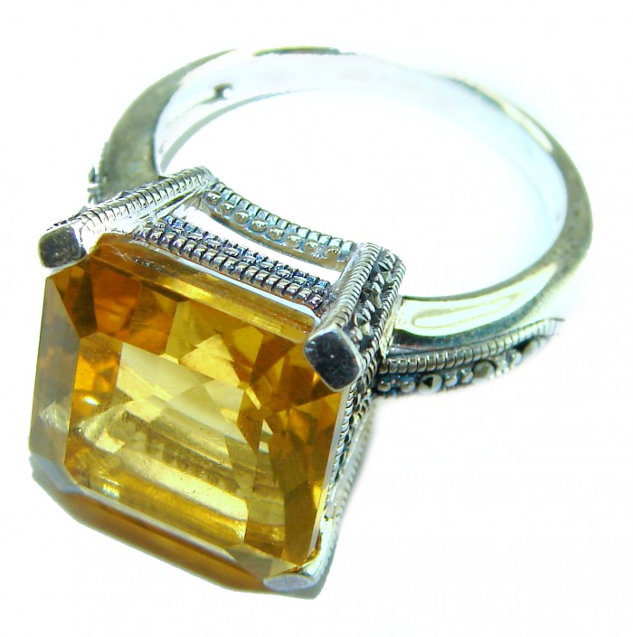 Splendid 9.5 carat Citrine .925 Sterling Silver Handcrafted Statement ring size 8 1/4 - Close-up of a 9.5 carat citrine ring in sterling silver, handcrafted.