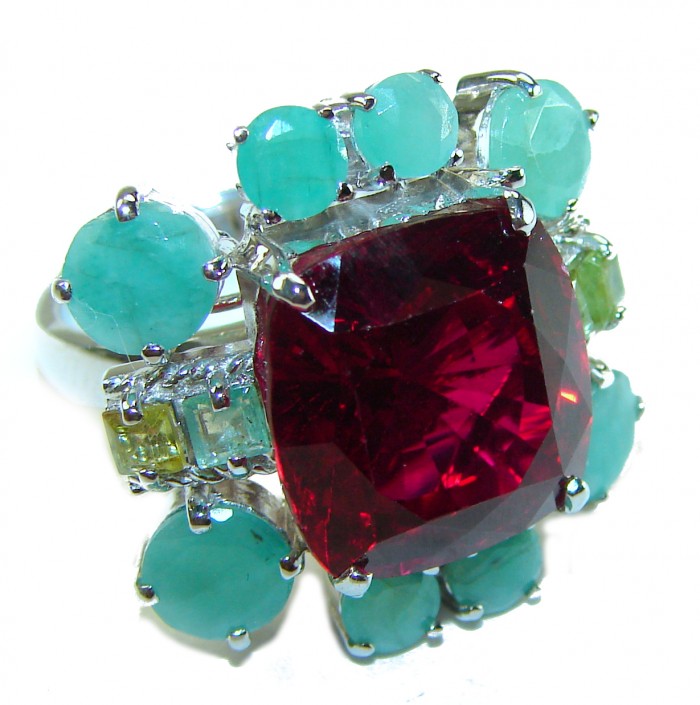 Tiffany - 22.2 carat natural Ruby Emerald .925 Sterling Silver Handcrafted Statement Ring size 6 - Close-up of a ruby and emerald ring in sterling silver setting.