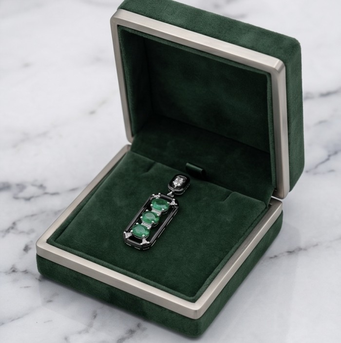 Art Deco 9.5 carat Emerald black enamel .925 Sterling Silver handmade Pendant - Art Deco emerald pendant in green velvet box, top view.