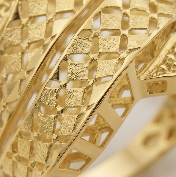 Dubai Style .925 Sterling Silver dipped in 22K Gold handmade Large ring size 9 - Close-up of Dubai Style .925 Sterling Silver dipped in 22K Gold pattern
