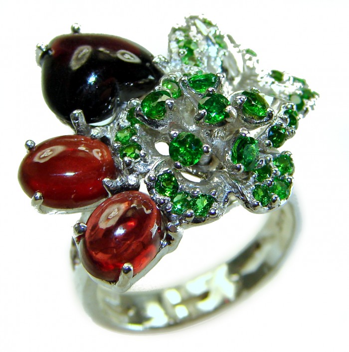 Red Heart 15.5 carat Garnet .925 Sterling SilverLARGE STATEMENT handcrafted ring; s. 8 1/4 - Close-up of garnet and green stone sterling silver ring.