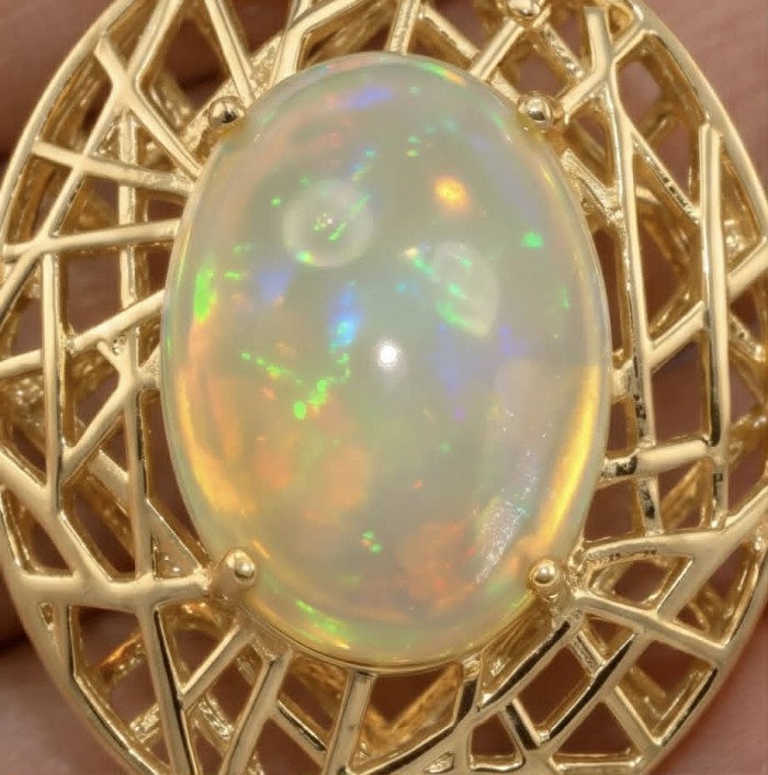 Earth Treasure Authentic 16.8 carat Golden Ethiopian Opal 22K Gold over .925 Sterling Silver handcrafted Statament Necklace - Close-up of 16.8 carat Golden Ethiopian Opal set in gold.