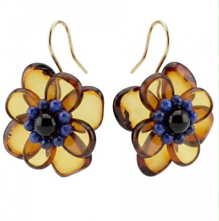 Summer Flowers Wonderful natural Baltic Amber 14K Gold over .925 Sterling Silver entirely handcrafted earrings - Flower-shaped earrings with amber petals, angled front view.