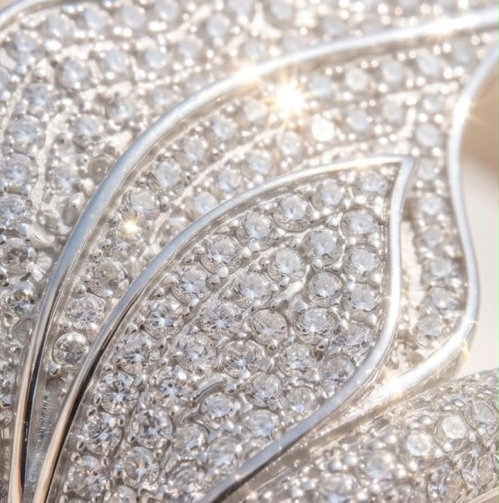 Luxurious Silver Leaf 3.8 carat White Topaz .925 Sterling Silver Solid ring size 8 - Close-up of silver leaf jewelry featuring white topaz stones.