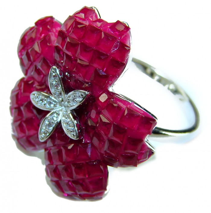 Luxurious - natural - mystery setting - 25.5 carat Ruby .925 Sterling Silver handmade Statement Ring size 6 1/4 - Close-up view of luxurious 25.5 carat ruby ring with mystery setting