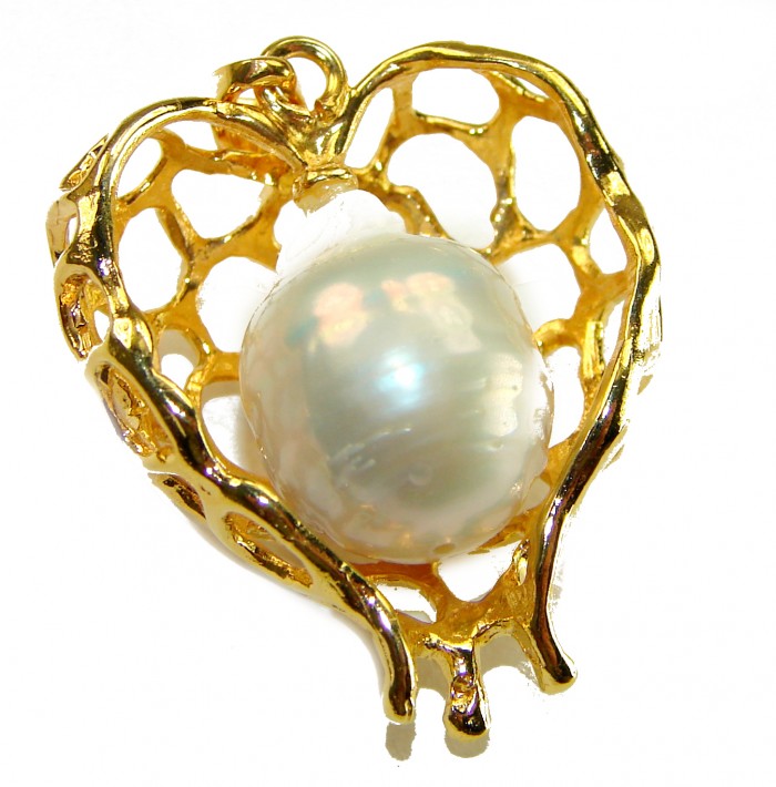 Precious golden Heart genuine Pearl 14k Gold over .925 Sterling Silver handmade Pendant - Gold heart-shaped pendant with pearl, close-up view