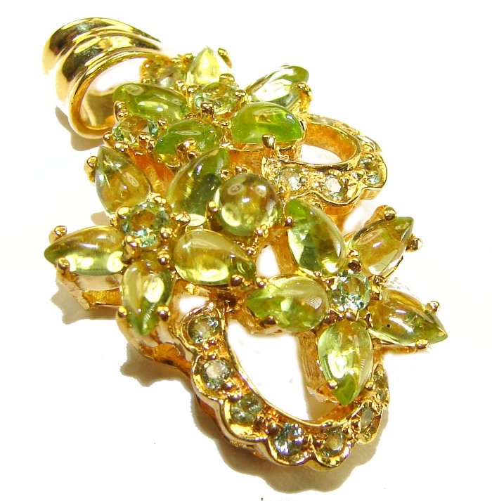 Alessia authentic 22.9 carat genuine Brazilian Peridot 14K Gold over .925 Sterling Silver handmade pendant - Close-up of Alessia 22.9 carat Brazilian Peridot pendant in 14K gold.