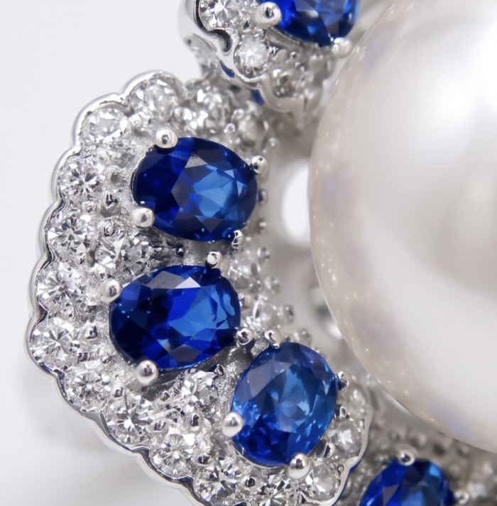Luxurious Flower Large white Pearl 4.2 carat Sapphire Rhodium over .925 Sterling Silver brilliantly handcrafted ring s. 6 1/4 - Close-up of sapphire and diamond detail with large white pearl