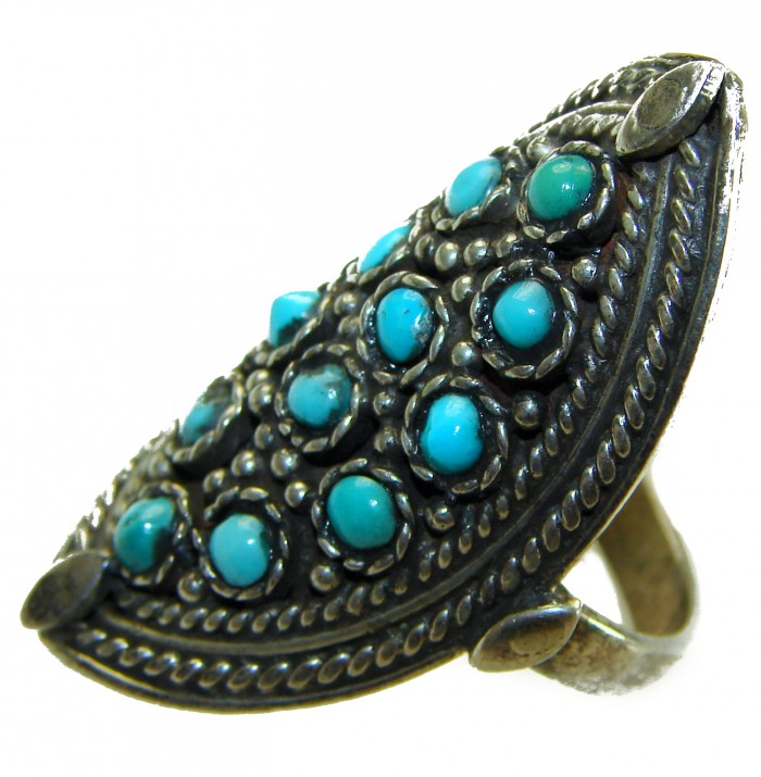 Rare authentic Turquoise .925 Sterling Silver handcrafted Large ring; s. 9 - Close-up of turquoise stones on handcrafted sterling silver ring.