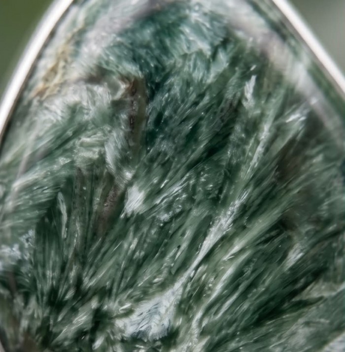 Great quality Seraphinite .925 Sterling Silver handcrafted Ring size 7 adjustable - Seraphinite stone close-up in .925 Sterling Silver setting.