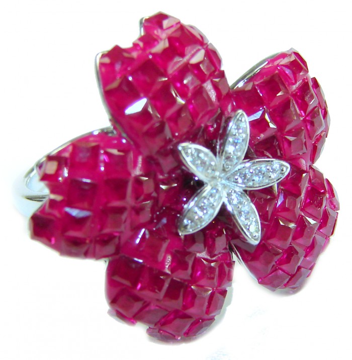 Luxurious - natural - mystery setting - 25.5 carat Ruby .925 Sterling Silver handmade Statement Ring size 6 1/4 - Close-up of luxurious flower-shaped ruby ring with diamond accents.