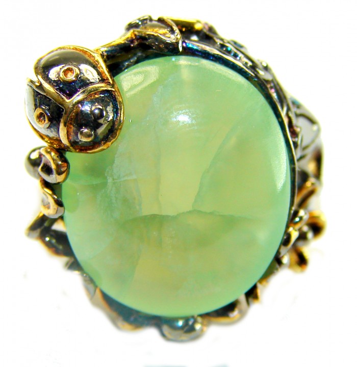 Vintage Style Best quality 22.8 carat Prehnite 2 tones .925 Sterling Silver handcrafted Ring Size 7 1/2 - Close-up of vintage style 22.8 carat Prehnite ring in two-tone design.