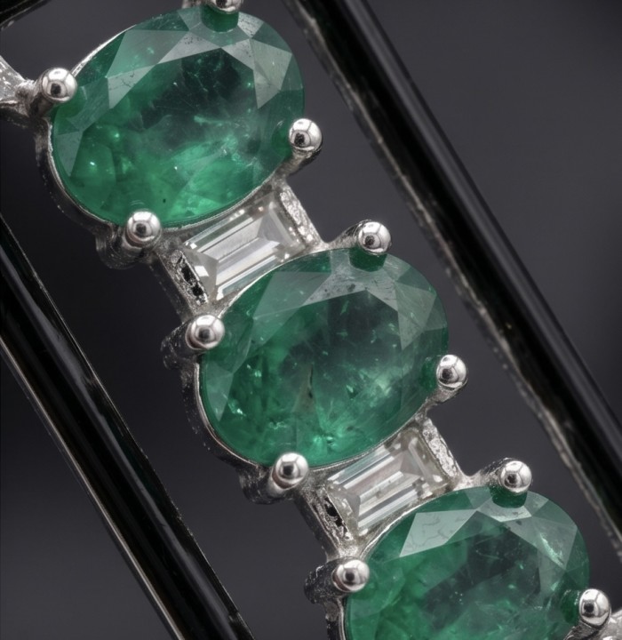 Art Deco 9.5 carat Emerald black enamel .925 Sterling Silver handmade Pendant - Close-up of Art Deco emerald and silver setting, highlighting stones.