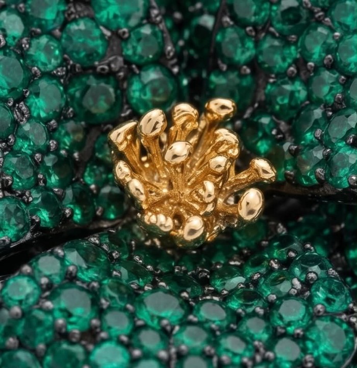Retro Style - Precious Rose Genuine 22.5 carat Colombian Emerald black rhodium over .925 Sterling Silver handmade Pendant - Brooch - Close-up of emerald and gold detail on Retro Style Precious Rose jewelry