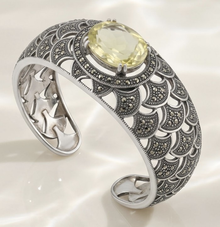 Large 22.5 carat Lemon Quartz .925 Sterling Silver handmade Bracelet / Cuff - Side view of large 22.5 carat Lemon Quartz .925 Sterling Silver bracelet.