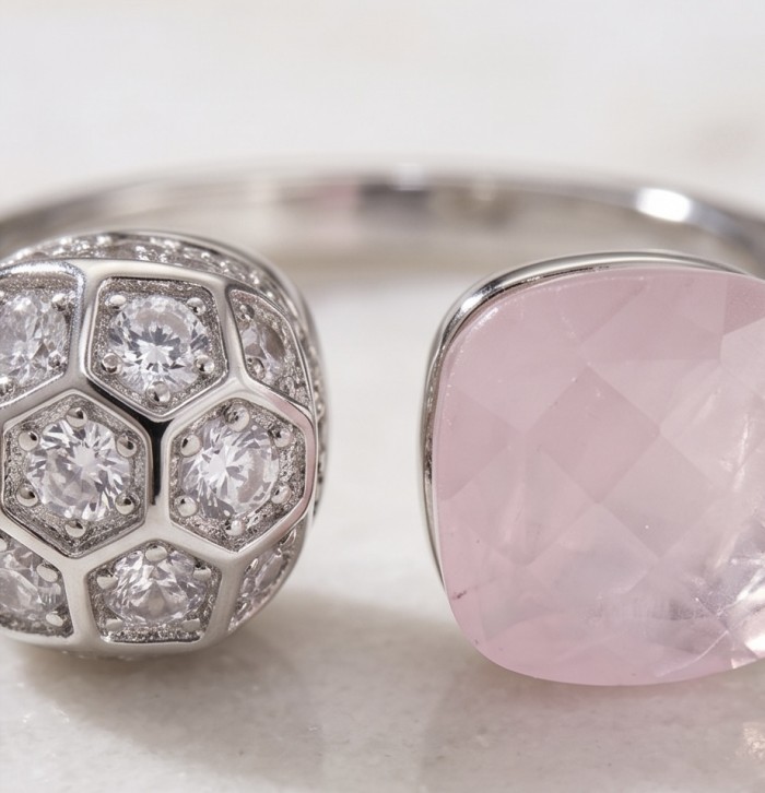 Aphrodite - 2.7 carat Rose Quartz .925 STERLIG Silver handcrafted Soild ring size 7 - Close-up of Aphrodite Rose Quartz and diamond sterling silver ends.