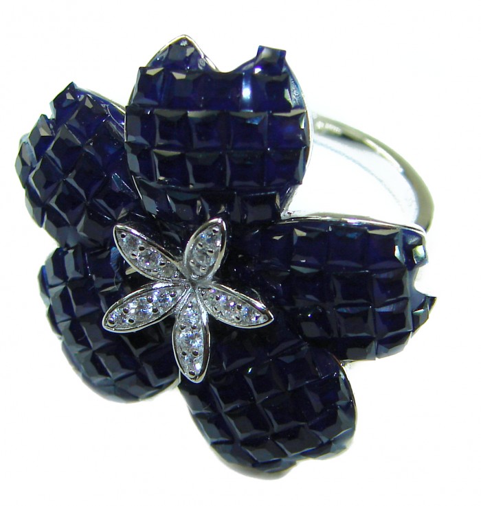 Blue Flower 12.2 carat natural Sapphire .925 Sterling Silver Perfectly handcrafted Ring s. 7 1/4 - Close-up of blue sapphire flower ring in sterling silver, front view.