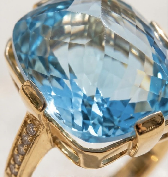 Atlantica 29.4 carat fancy Rose cut Swiss Blue Topaz 18K Gold over .925 Sterling Silver handcrafted Large ring size 8 - Close-up of Atlantica 29.4 ct Swiss Blue Topaz in 18K Gold setting.