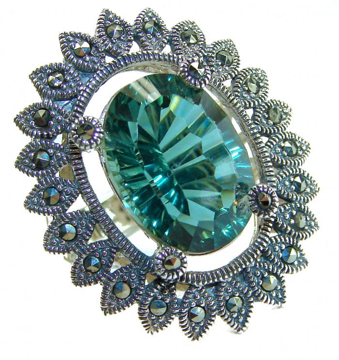 OUTSTANDING 10.5 carat Brazilian Apatite .925 Sterling Silver Perfectly handcrafted Ring s. 7 1/4 - Close-up of Brazilian apatite ring with ornate sterling silver setting.