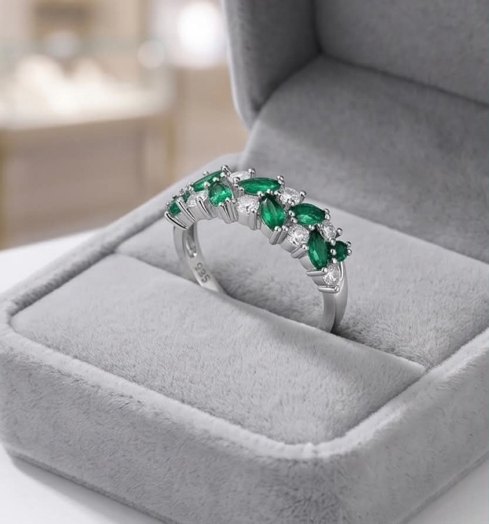 Authentic 2.8 carat CHROME Diopside .925 Sterling Silver handcrafted Ring size 6 - Side view of chrome diopside ring in a jewelry box.