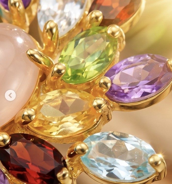Brazilian Beauty 12.9 carat ROSE QUARTZ 18K Gold over .925 Sterling Silver handcrafted pendant - Stone close-up of Brazilian Beauty 12.9 ct rose quartz jewelry in gold.