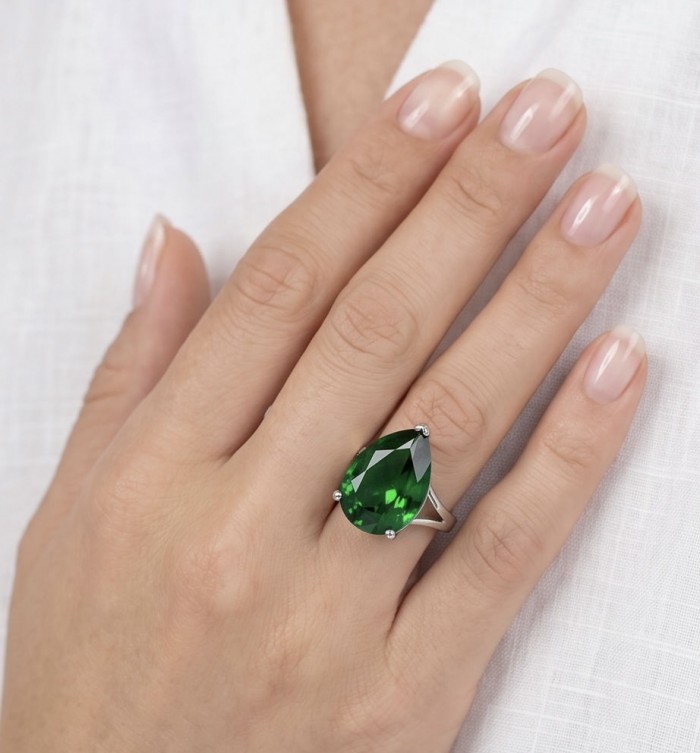 Green Royalty Natural 21.6 carat Chrome Diopside .925 Sterling Silver ring size 5 1/2 - Green Royalty Chrome Diopside ring worn on hand, showing stone size
