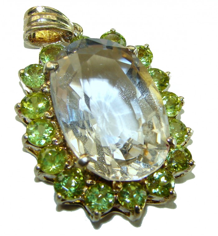 Luxury genuine 18.5 CARAT Champagne Topaz Peridot .925 Sterling Silver handmade Pendant - Close-up of luxury Champagne Topaz and Peridot pendant in gold setting.