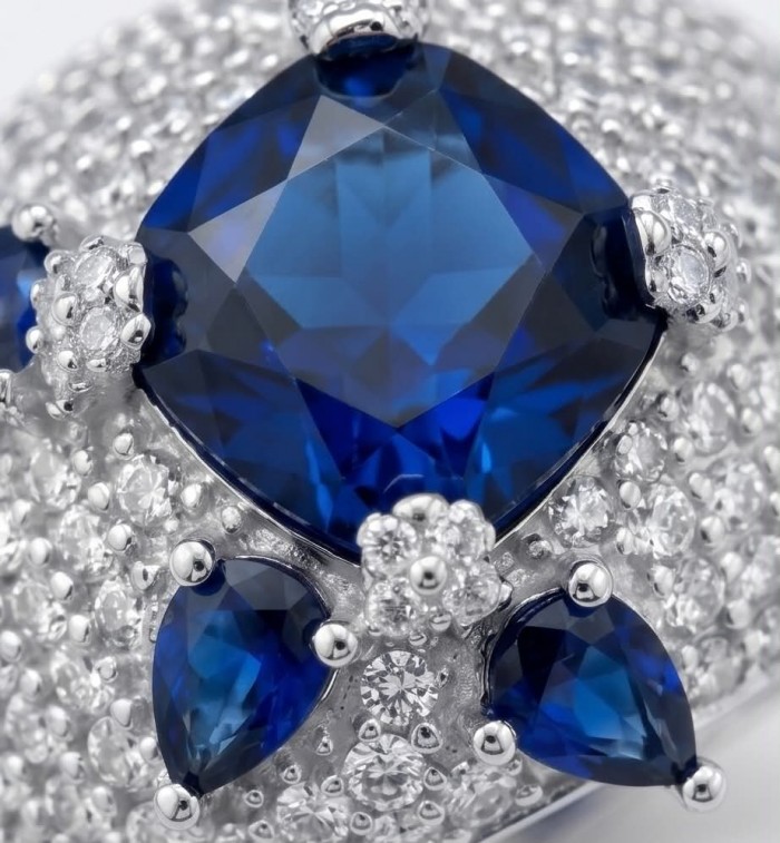 Blue Extravaganza 12.2 carat natural Sapphire .925 Sterling Silver Perfectly handcrafted Ring s. 7 - Close-up of Blue Extravaganza Sapphire set in sterling silver.