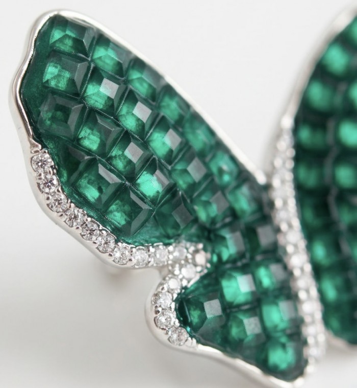 Incredible Butterflies genuine 15.5 CARAT Emerald .925 Sterling Silver handcrafted Earrings - Stone close-up of Incredible Butterflies emerald jewelry piece.