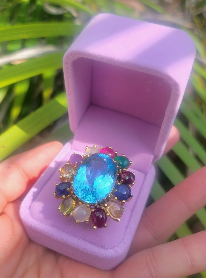 Dolce Vita 25.3 carat genuine Large Swiss Blue Topaz .925 Sterling Silver dipped in 22K Gold handcrafted Large ring size 8 - Swiss Blue Topaz ring in purple box, top view showing stone details.