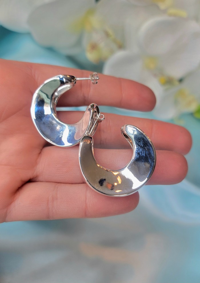 LARGE - EXTRAVAGANZA - Highly Polished Fancy .925 Sterling Silver Italy made Earrings - Hand holding crescent-shaped polished silver earrings, top view.